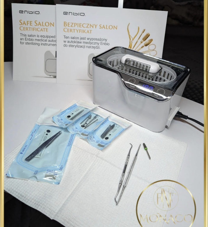 Sterylizacja narzędzi w FNF Monaco.